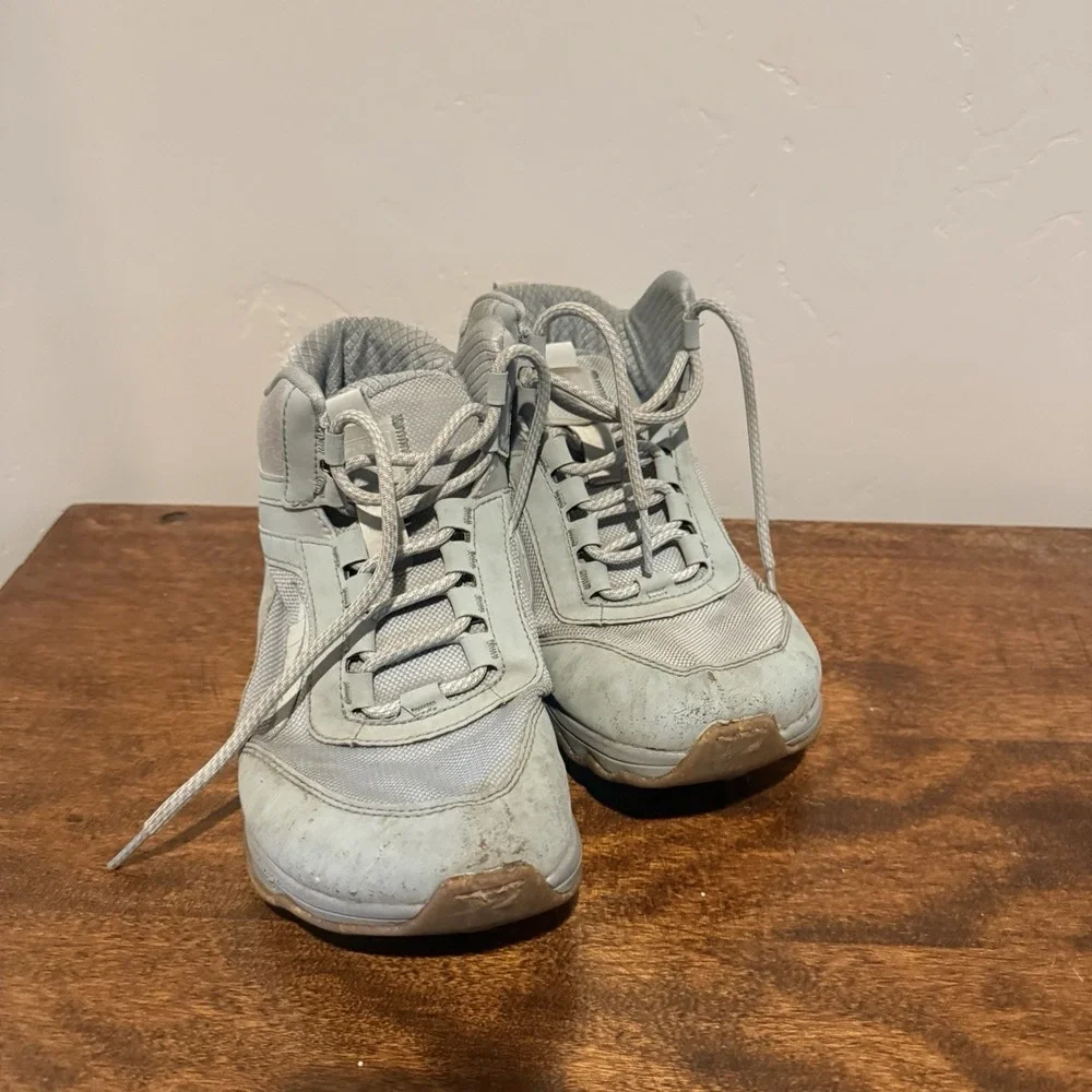 Altra Lone Peak Hiker Shoes Womens 8.5 Gray Mid Top Trail Sneaker AL0A4VR8017